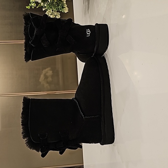 NWOT Ugg Bailey Courdory bow boots - Picture 1 of 4